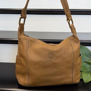 Stone Mountain genuine, leather, neutral shoulder handbag purse clean non-smoke